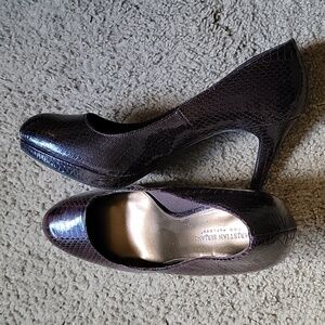 Christian Siriano dark purple snake skin patterned heels